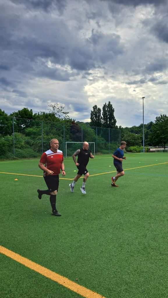 KOL & KL Schiedsrichter während des FIFA Lauftests