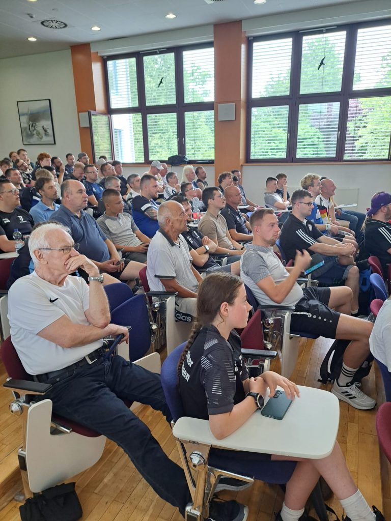 Aufmerksame SR lauschen den Regelneuerungen